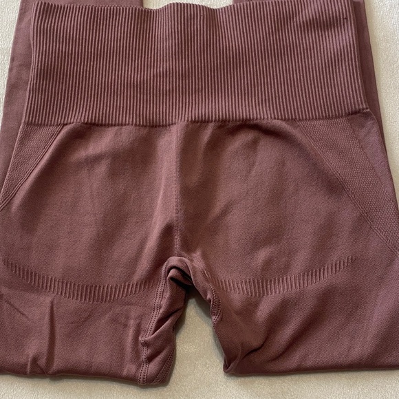 Set of Four Stylish Leggings - Picture 10 of 10